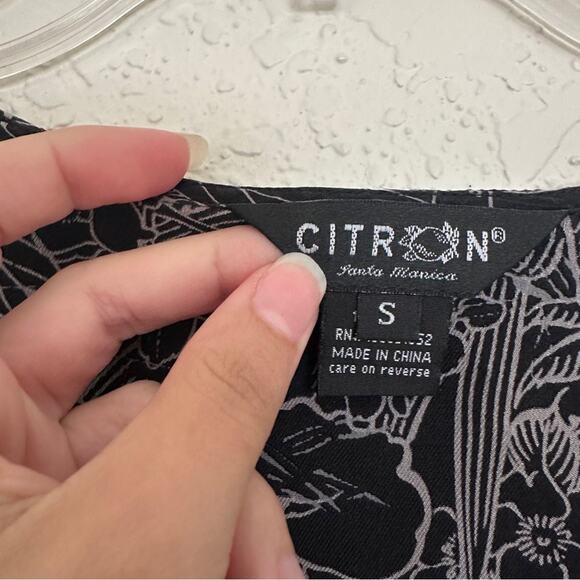 Citron Silk Floral Button Front Short Sleeve Black Top Small - Picture 3 of 6